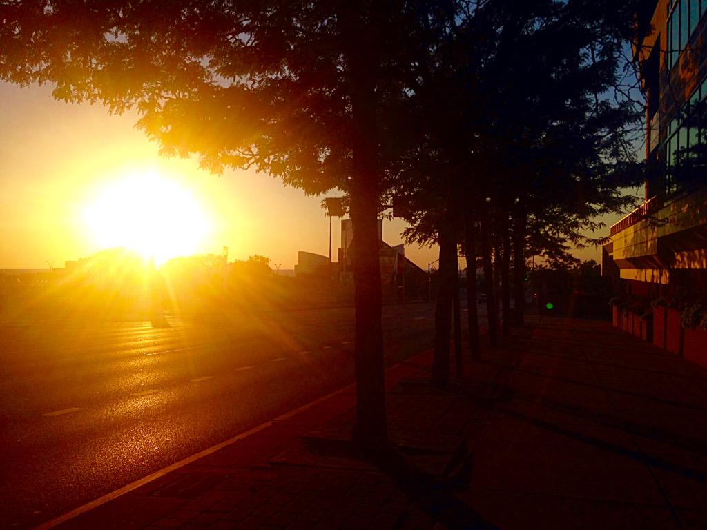 brittanyhokes's tweet photo. @CSU_CAB also here was the sunset that night π #FallintoCLE http://t.co/DgqirKxa9j