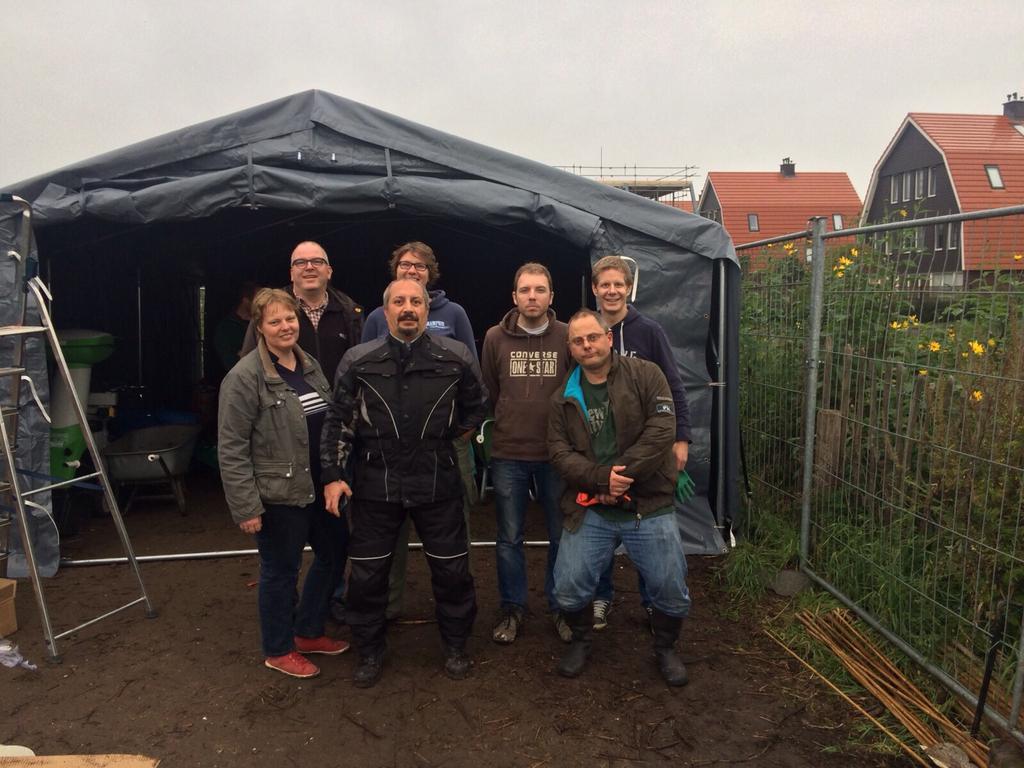 @Matchpoint033  bedankt Stater, de tent staat, net voor de regen. Wij komen droog de winter door.