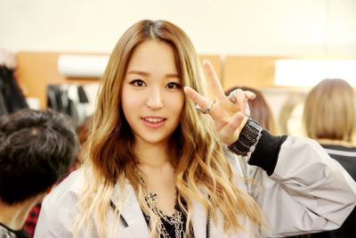 Akor_FR's tweet photo. Un joyeux anniversaire à notre adorable maknae et rappeuse des A.KOR, Kemy qui fête ses 18 ans en ce 24 septembre :) http://t.co/5AIdlZMc3o