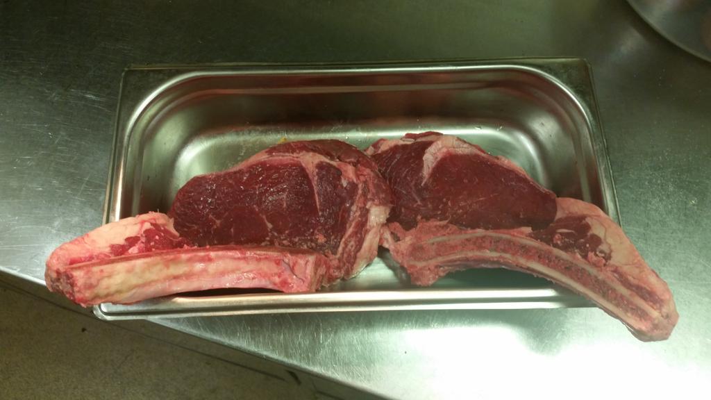 josephharding23's tweet photo. Black angus ribeye steak #steak #meatlover @TPattschull @eastcafebar @KingSitric @sarahlou_ryan http://t.co/D0WiH8SiRZ
