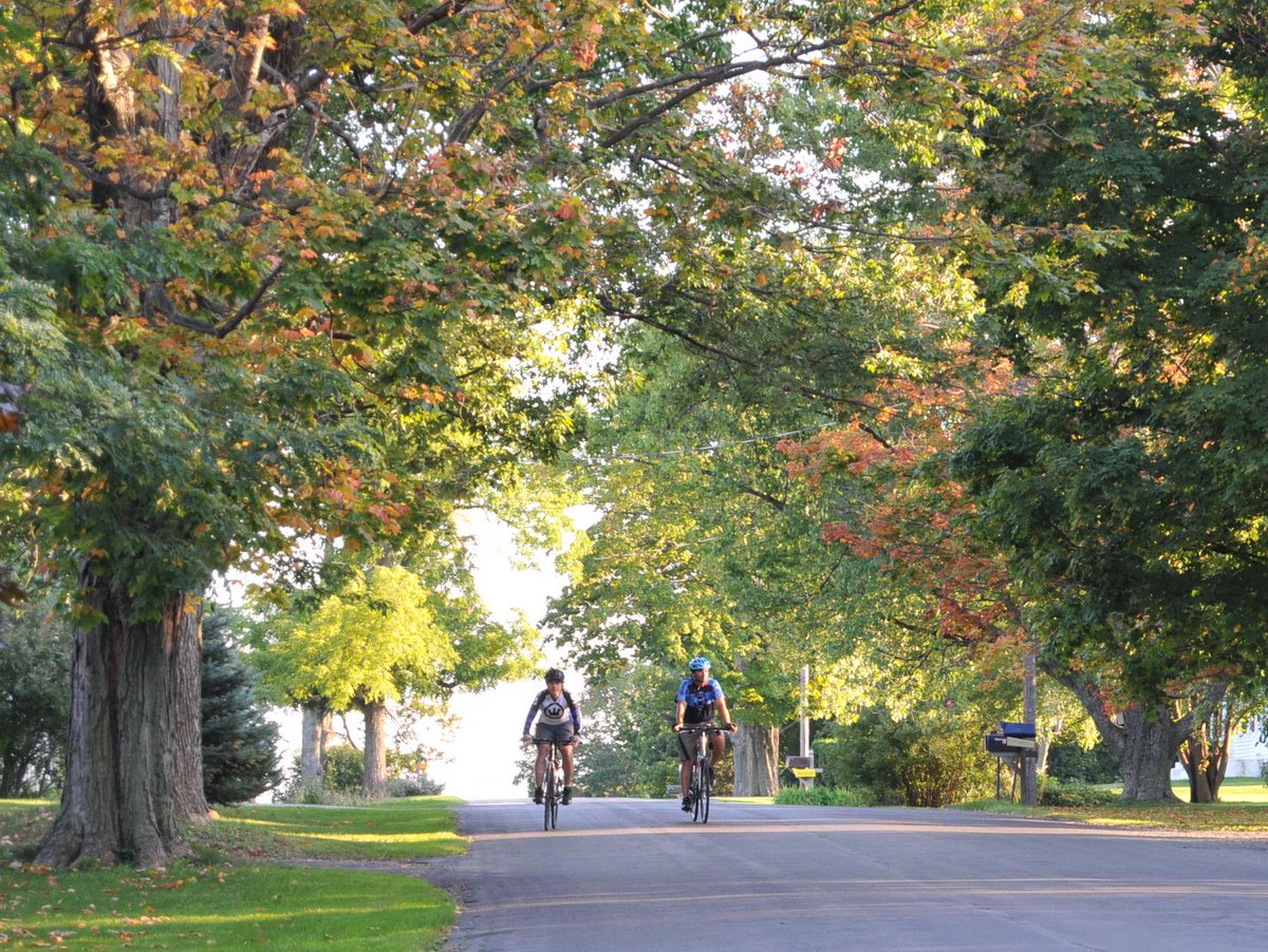 LongBikeBack's tweet image. #tbt Can't believe it was 7 yrs ago that we #biked into Pearson &amp;amp; Pete's hometown of #Skaneateles #NY! #cycling
