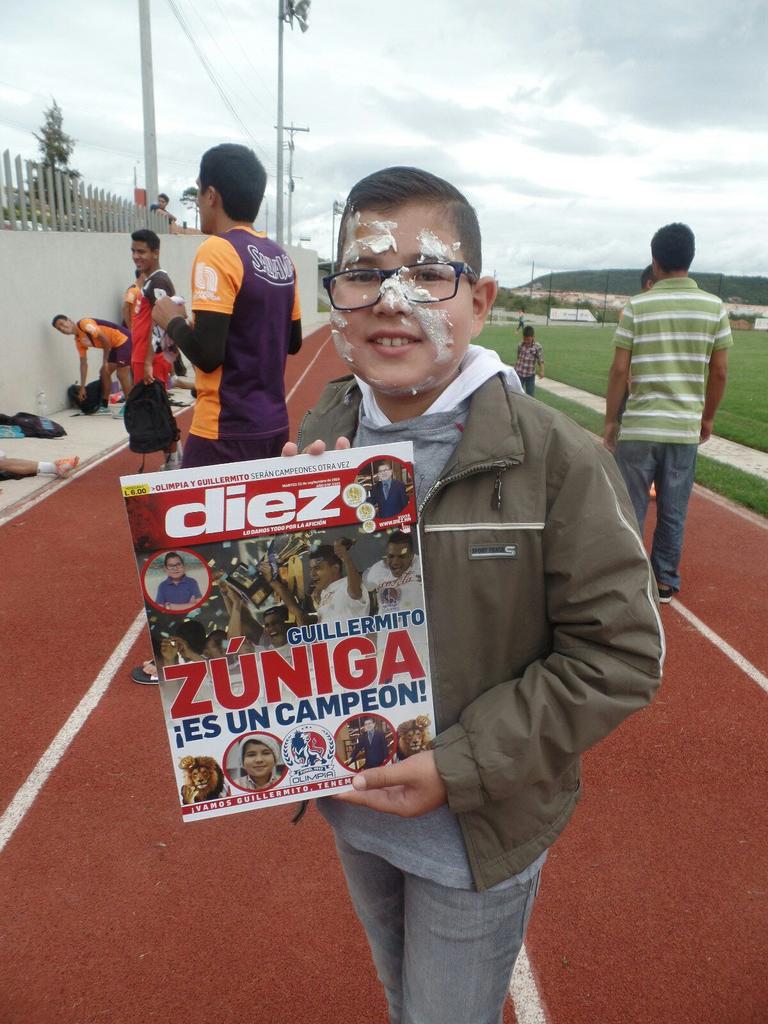 salvamivida's tweet photo. Gracias @DiarioDiez por este gesto a nuestro campeón Guillermo @nubia_zuniga @josueperdomo http://t.co/LtrGNco6Yy