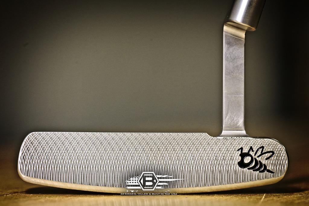 BettinardiGolf's tweet photo. The stinger bee boldly stands out from the mesmerizing milling on our deep fly-mill face #purecraftsmanship http://t.co/z7hJT5ofQR