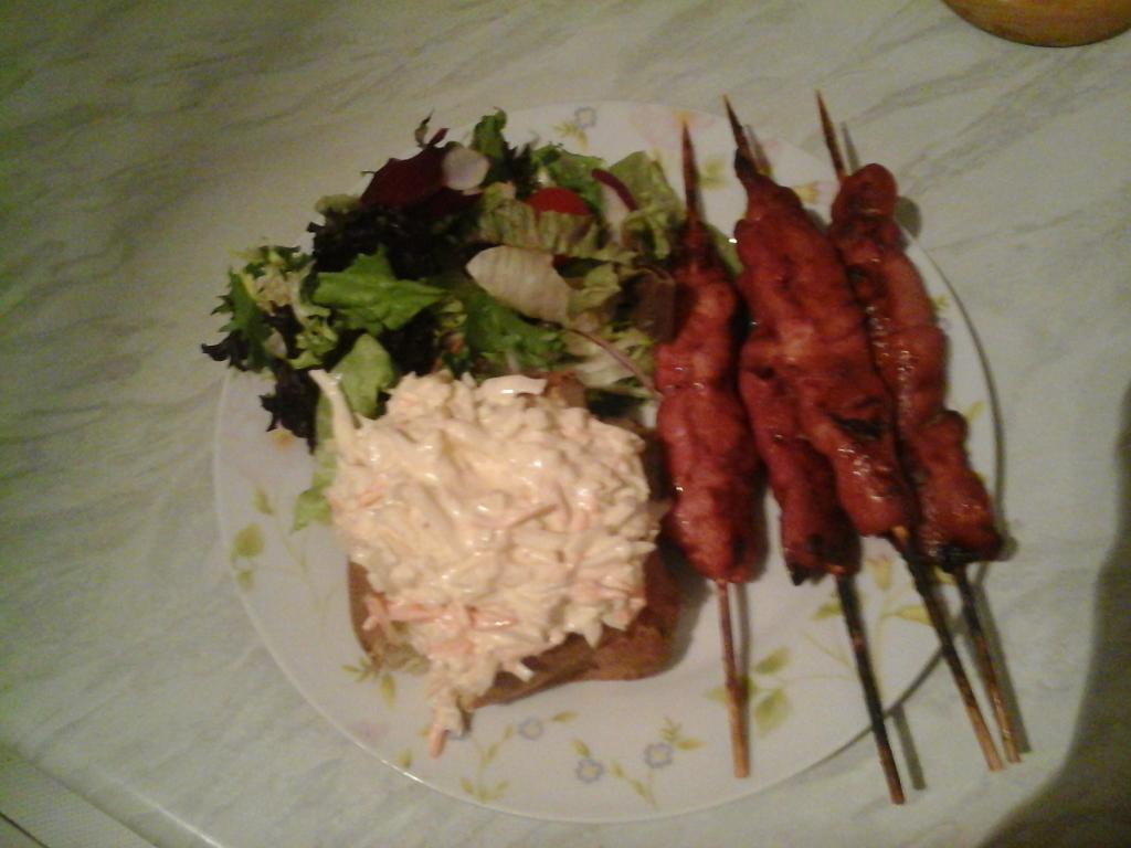 Orbman68's tweet image. And tonights tea is served...#hungryhorace #wontbetouchingthesides