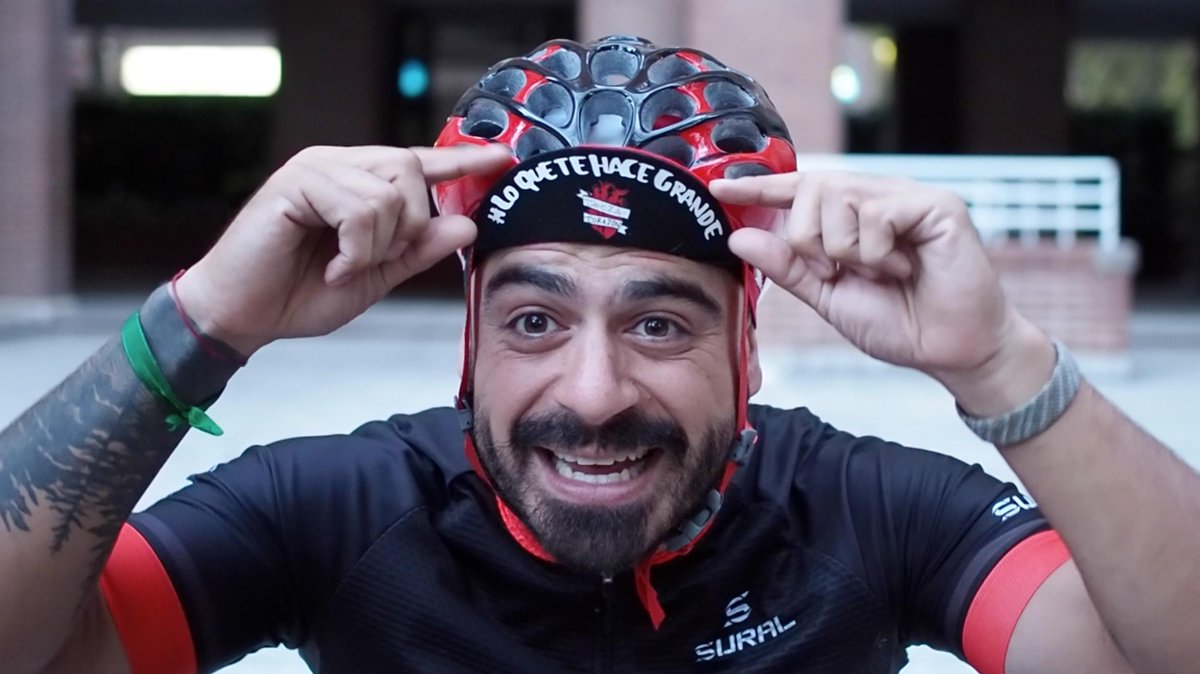 valentisanjuan's tweet photo. Entre quien anime o RT con #ALisboaORevienta durante las 55horas sorteamos TODA la ropa! Gorra edición ÚNICA included http://t.co/2gbx76knYC