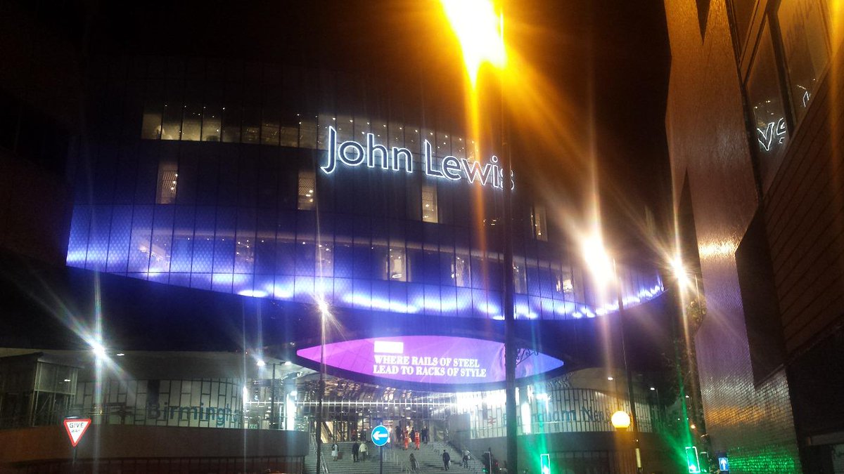 CoStarMidlands's tweet image. The new look Grand Central lights up the Birmingham skyline with this impressive frontage for @johnlewisretail