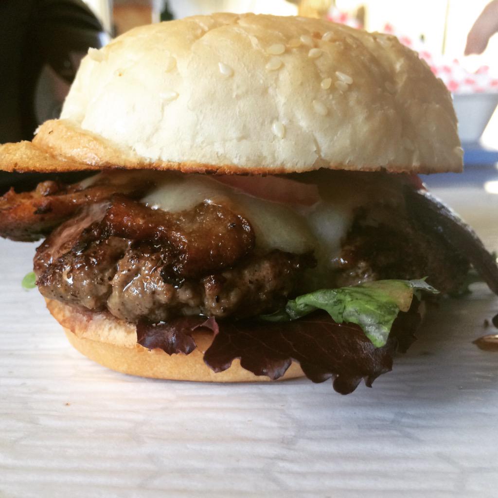 thefoodstruck's tweet photo. Wait! Did you guys see this pic? The Bandit #happybeef #redpepperailoi #spicy #doublesmokedcheddar #doublesmokedbacon http://t.co/2k3c75wxJV