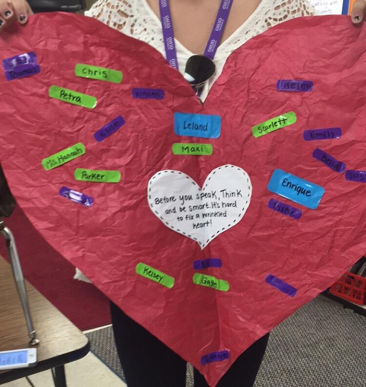 MsHannahsWorld's tweet photo. Fixed this wrinkled heart with band aids made by my students! This is our class promise to be nice to everyone❤️ http://t.co/M1irZtmUsg