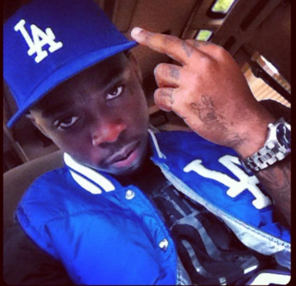 madmax__sul's tweet photo. B4 it was Marley my boy was young Hov we could never forget @siddiq21 love u dawg http://t.co/XmK5hbJWwO