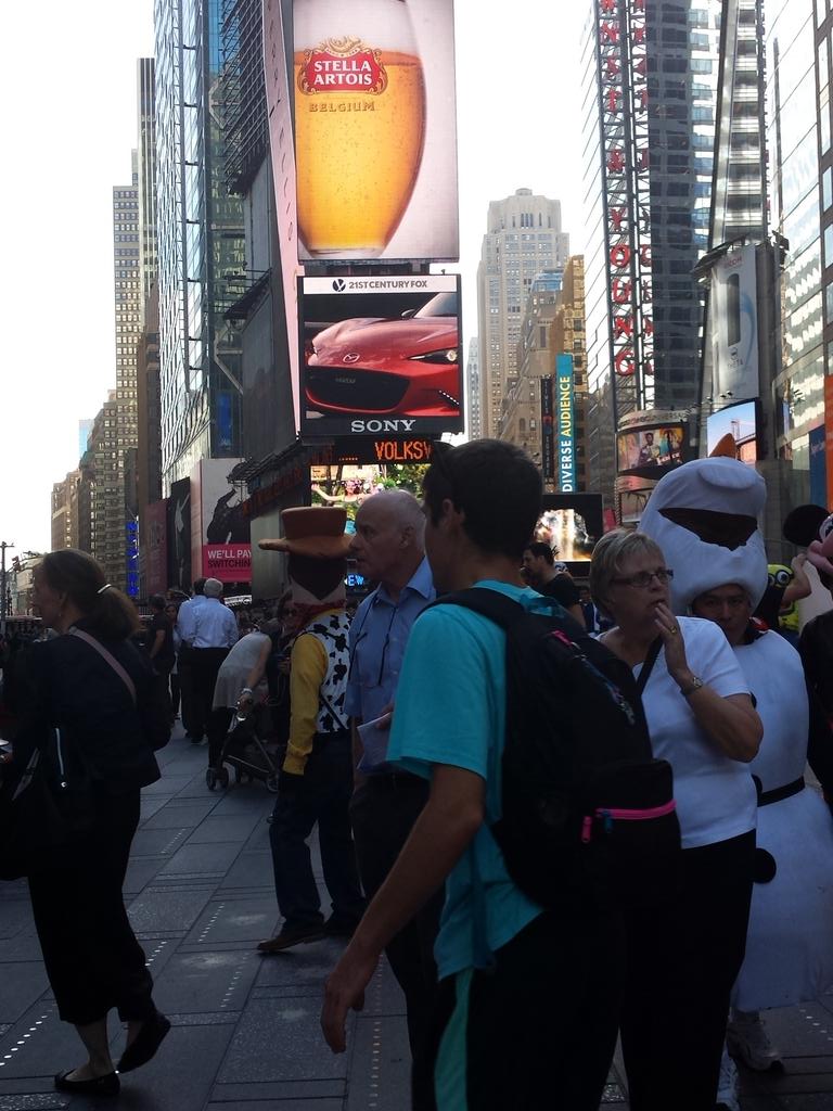 3mmanuelP's tweet photo. @julionalvarez 
Viejo, Va A Venir A Time Square??

Lo Quiero Conocer!! http://t.co/rDdKT5xjhD