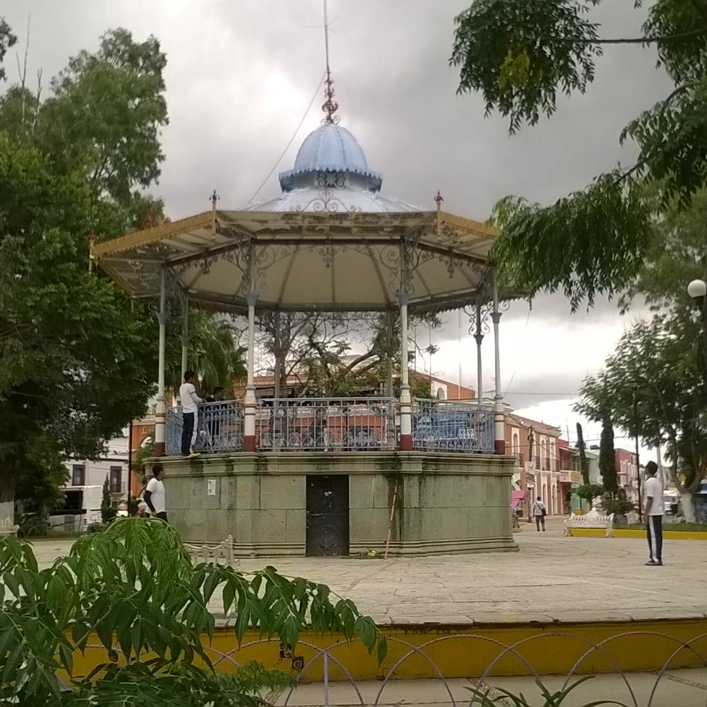 chucholox's tweet photo. Ven a #Ocotlan #Oaxaca @atreveteoaxaca @sectur @ViRoJose @H_Ayun_Ocotlan http://t.co/lxYsoCEHPH