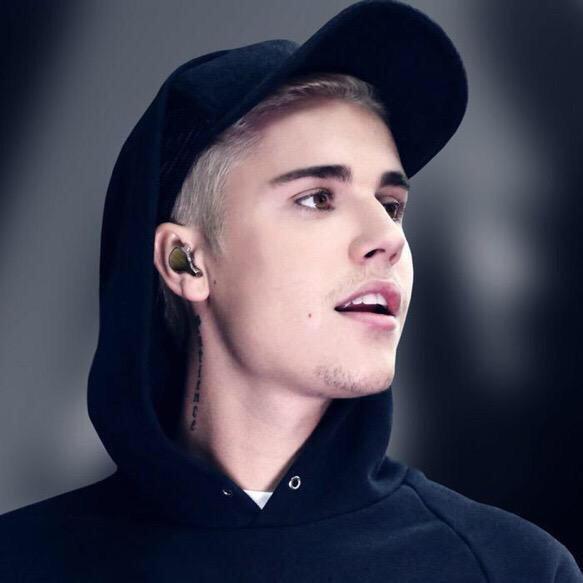 ibieberthought's tweet photo. How can someone be so perfect #EMABiggestFansJustinBieber http://t.co/68iamJyuGK
