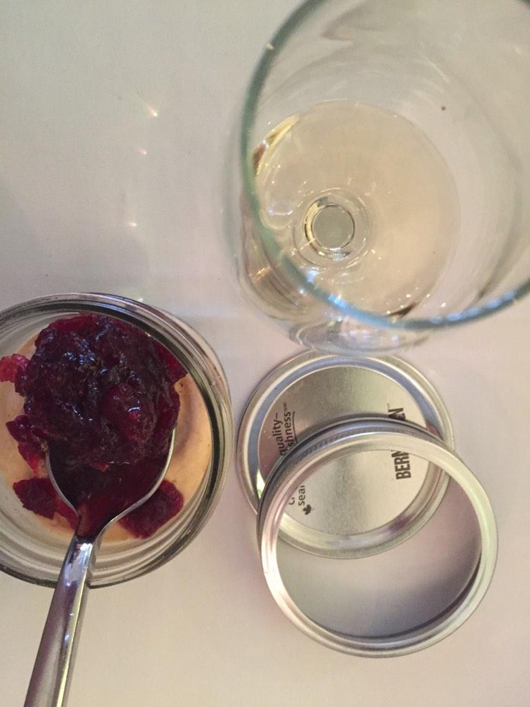 BecJager's tweet photo. Chateau des Charmes 2014 Vidal Icewine w/Pumpkin Cheesecake with Cranberry Jam @MBOSC @lcbo #TASTELOCALLOVELOCAL http://t.co/pmjFilmClv