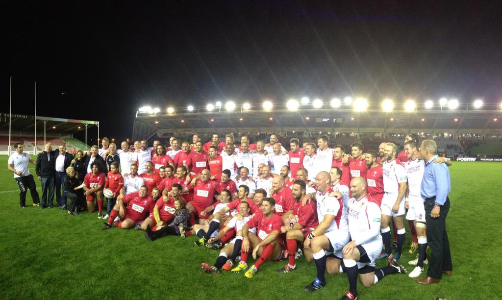 WalesLegends's tweet photo. Great pics of both teams at full-time. #rugbyunited #legends http://t.co/d9S5PSVRKZ