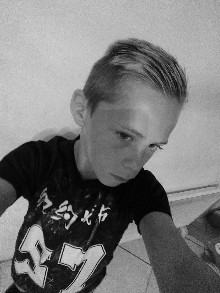 Logandu02420's tweet photo. toujours garder son style koi ke lon te disent tu fait se ke tu ve #beswag http://t.co/5FOa0oNEQ7