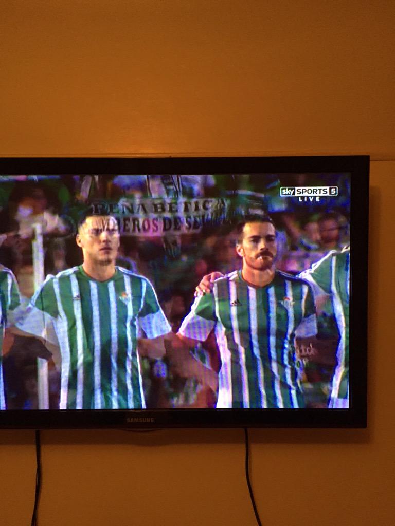 muzzy6972's tweet photo. @RealBetis Come on the boys #RealBetis http://t.co/vzCOsf6Evi