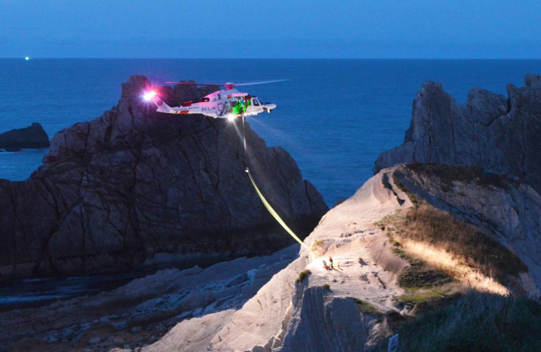 Christian_2610_'s tweet photo. Simulacro de rescate en los Urros de Liencres @cant_infinita @Cantabriaviva @latierruca @Postureo_CANT @cant_infinita http://t.co/4I3KgFk4wb