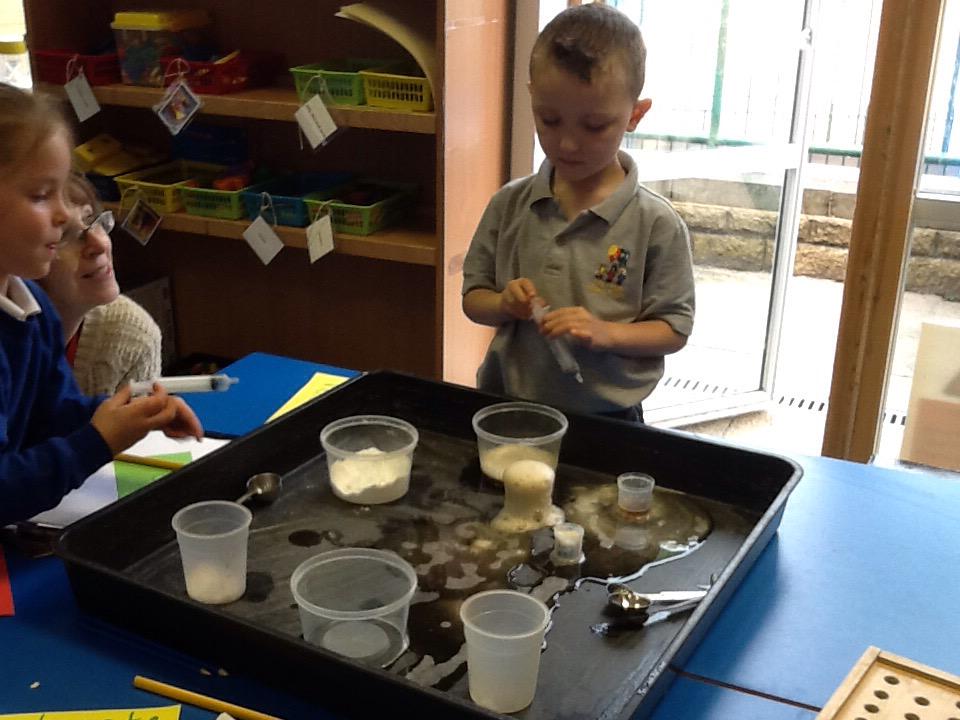 HCPSKookaburra's tweet photo. We have also been doing some magical science experiments making volcanoes @amazingholt http://t.co/xM4rxBxhDI