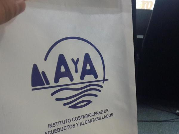 AyA lanza aplicación y servicio de Whatsapp para consultar interrupciones y hasta la factura del servicio, 8 PM