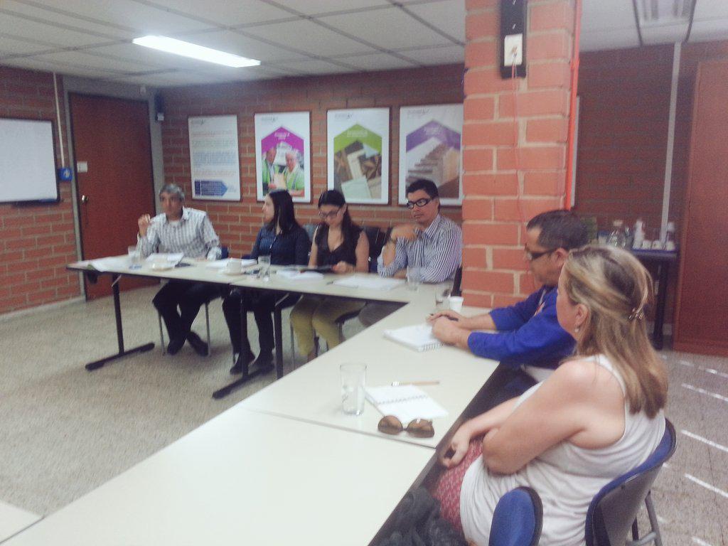 ProAburraNorte's tweet photo. Conociendo nuestros nuevos amigos #Interquim @AkzoNobel ¡Comprometidos con lo social! #SomosGentePro #Articulación http://t.co/rflaBqSOJQ