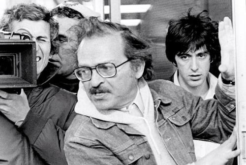 vaybebune's tweet photo. Sidney Lumet - Al Pacino, set of Dog Day Afternoon ( Köpeklerin Günü )
1975 http://t.co/ZpGSWuaZal
