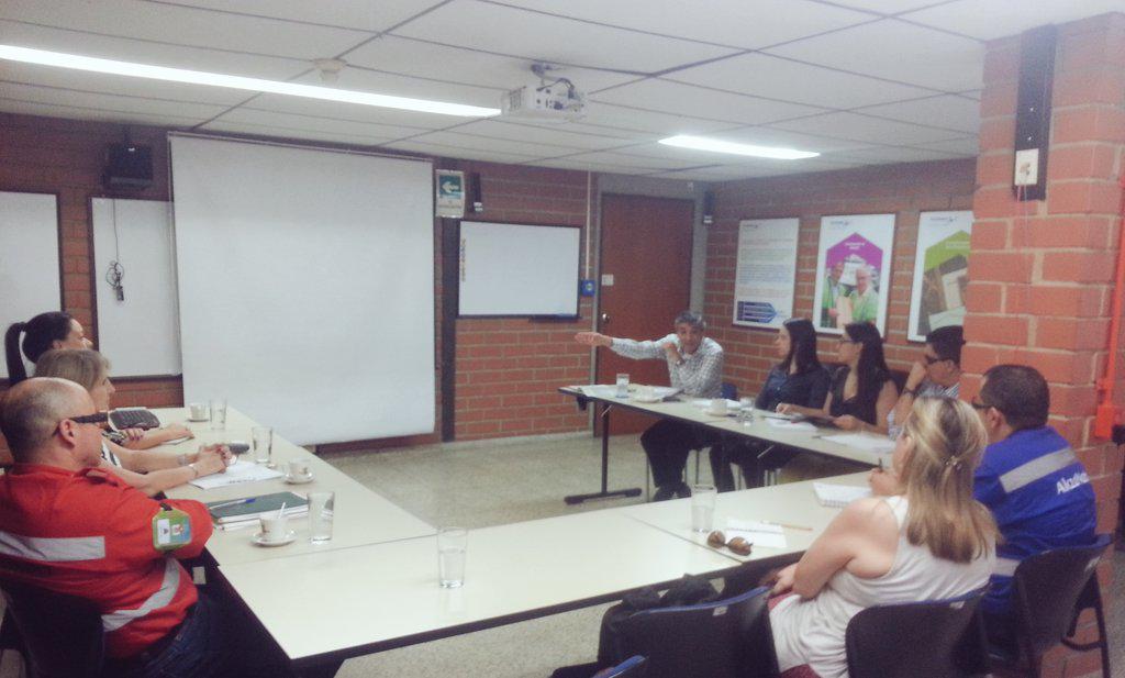ProAburraNorte's tweet photo. Conociendo nuestros nuevos amigos #Interquim @AkzoNobel ¡Comprometidos con lo social! #SomosGentePro #Articulación http://t.co/rflaBqSOJQ