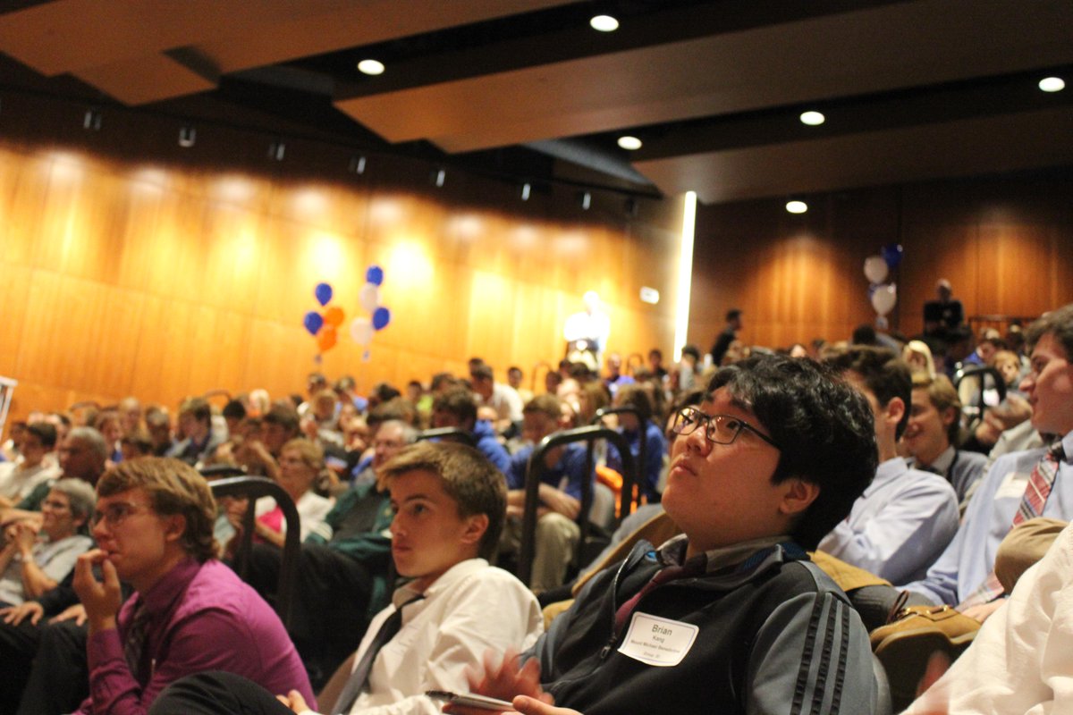 mount_online's tweet photo. #CUPopeWatch Students watch attentively as the Pope addresses the U.S congress for the first time in history. http://t.co/6aLDLusvKy