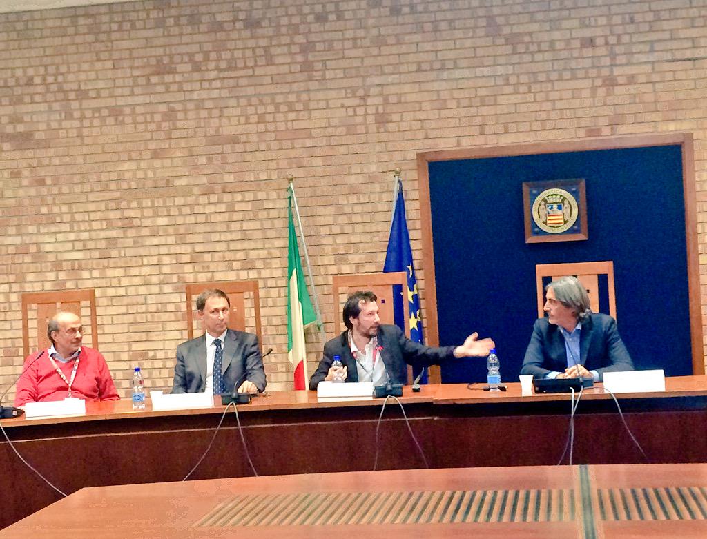 AnnalisaTuri's tweet photo. Incontrare visioni e scambiarsi sguardi. #innovazione #borsadellaricerca #forsud @Emblema_ @Giangidegennaro http://t.co/ir8FBdiApP