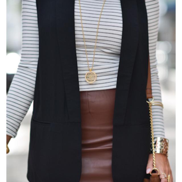 PepperTheory's tweet photo. Leather weather is here! Blogger @oliamajd knows how to work our favorite Fall trend, Leather. #MPDesign #Jewelry http://t.co/Tfn7JFubrQ