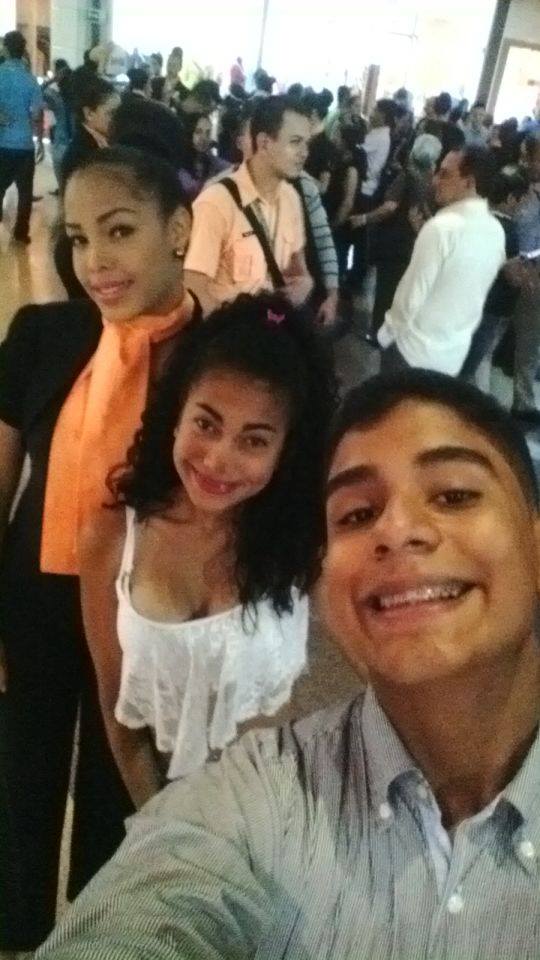 OrlanizPenaloza's tweet photo. #Selfie #ViernesDeModa #SambilCaracas #BkModels #Amigos #Mucholove 😍👑👠👄😘✌ http://t.co/hwpKi4RrsU