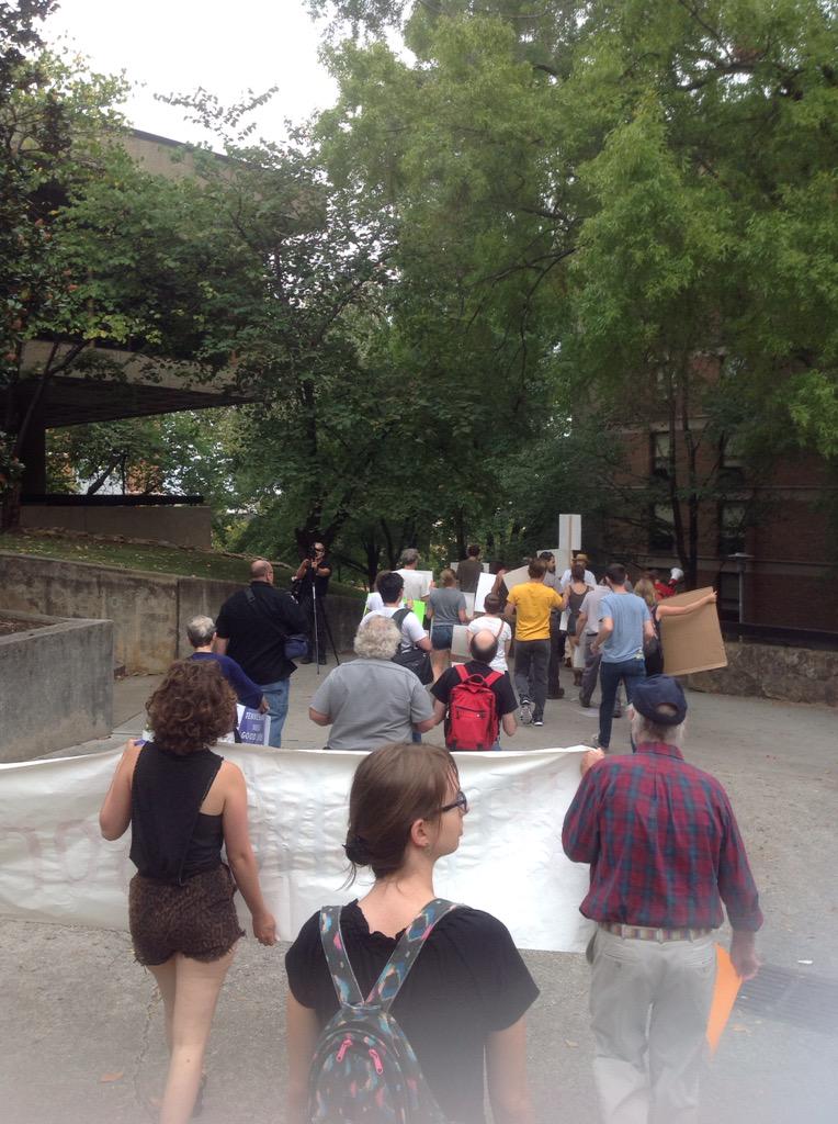 PSAUTK's tweet image. Lies and sticks will not divide workers standing side by side! #haslamwhatsgood #putthepeoplefirst #TNisNOTforSALE