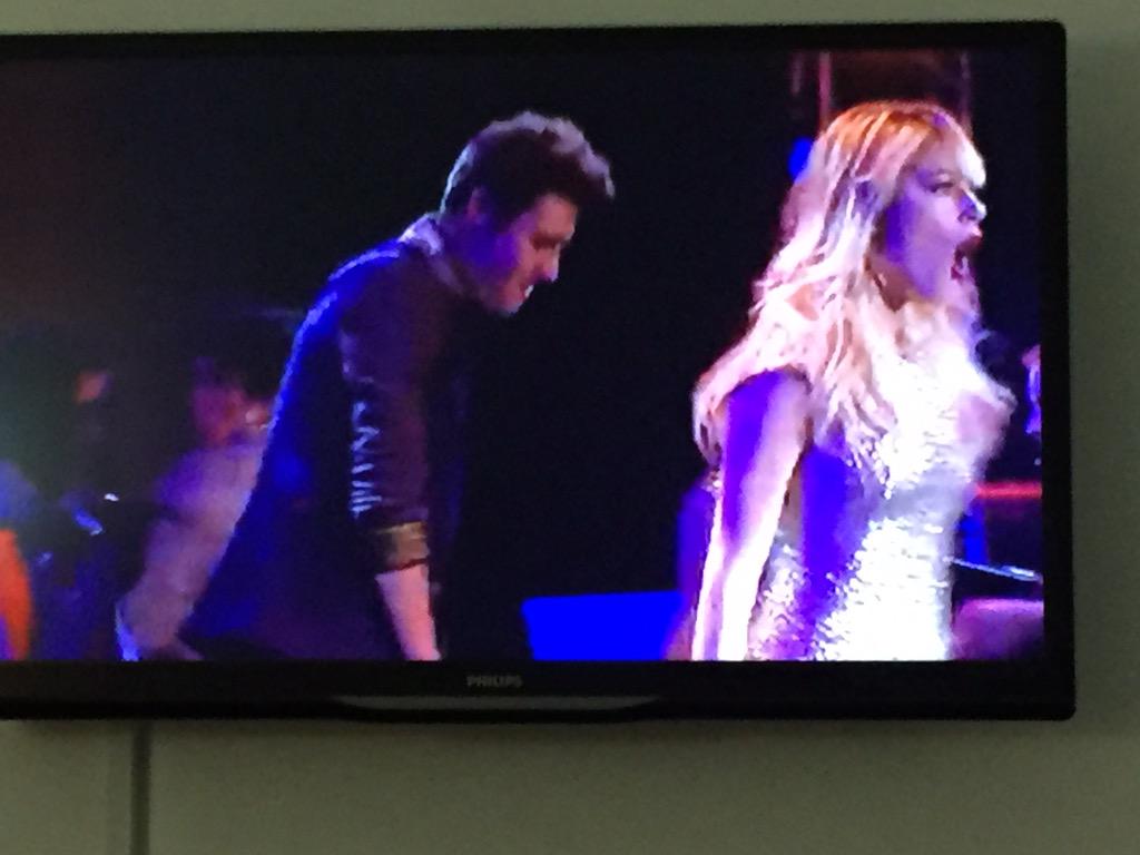 Tiinuchaa's tweet photo. Viendo violetta http://t.co/XAUN9EK63M