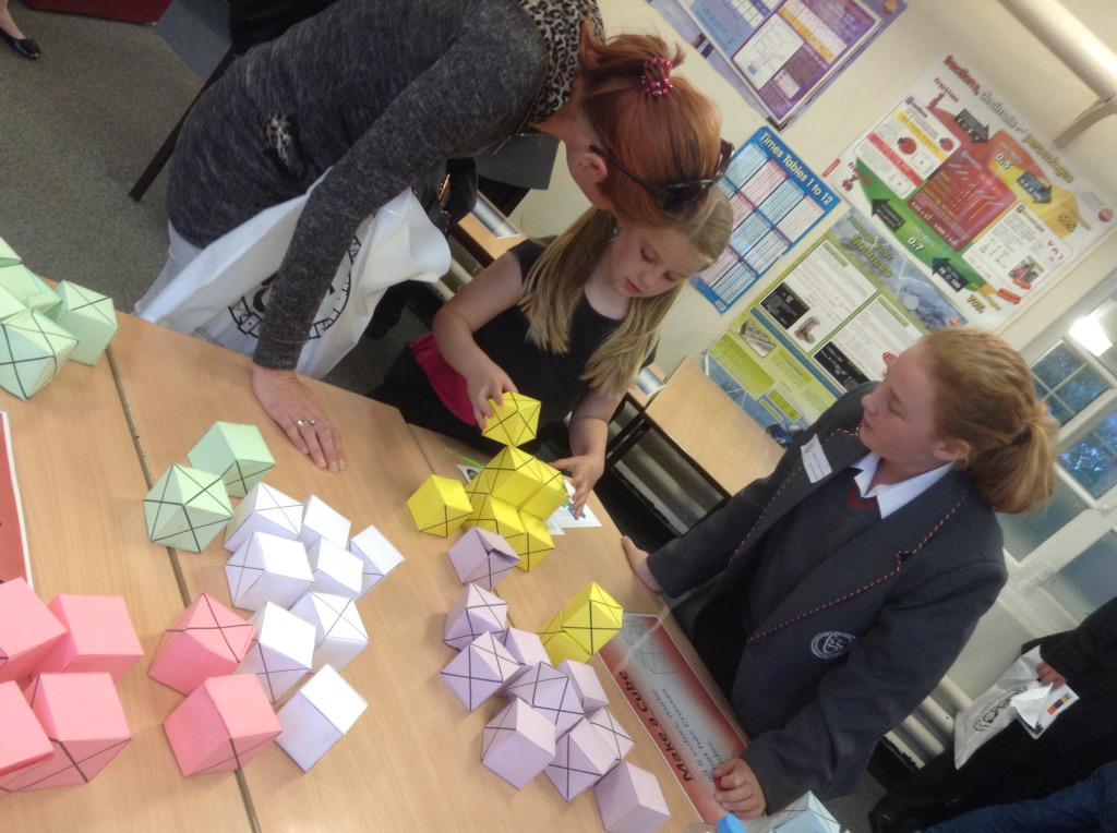 Crime scenes and STEM puzzles - Maths goes hands on <a href="/FlixtonGS/">Flixton Girls School</a> tonight! Did you solve the crime? #Sherlock