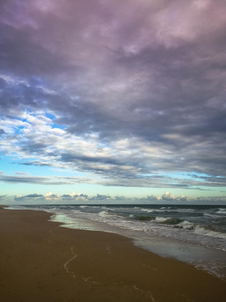 queenrochi's tweet photo. @rochi_ig mira qué lindo se ve el mar como el cielo ⛅️🌊 http://t.co/LIx5XFDc45
