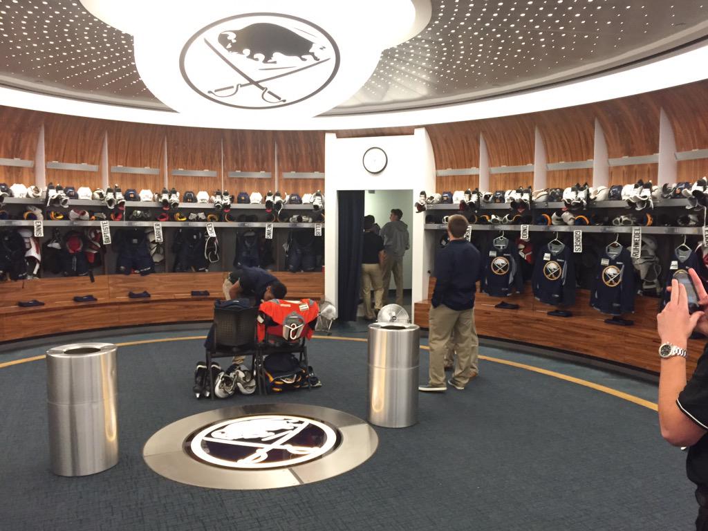 Prospects touring the <a href="/BuffaloSabres/">Buffalo Sabres</a> locker room! And of course had to make a stop at @Jack_Eichel11's stall. #AAPG
