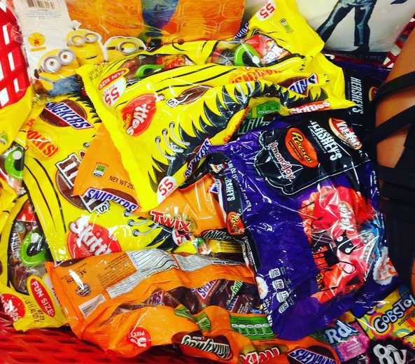 Target's tweet photo. Hurry! This #Cartwheel offer ends today. Get 40% off #Halloween candy now: http://t.co/NgT1YGGHor Cc: @CaliCrest http://t.co/5JI1SBp4ue