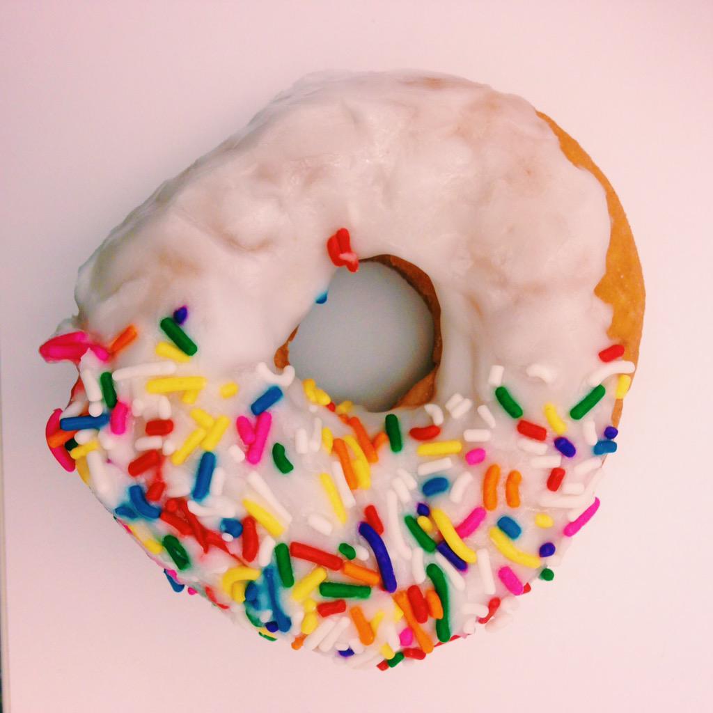 MTV's tweet photo. Sometimes you get to work and there are delicious donuts waiting for you. http://t.co/6beDKCZVeE