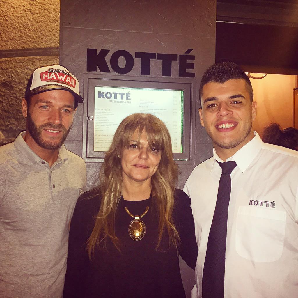 Visitando a mi pequeñín <a href="/sergifive5/">sergi sanz</a> en su nuevo lugar de trabajo <a href="/kottemadrid/">Restaurante Kotté</a> gracias por el trato 😉
Volveremos 🍴🍛🍷
