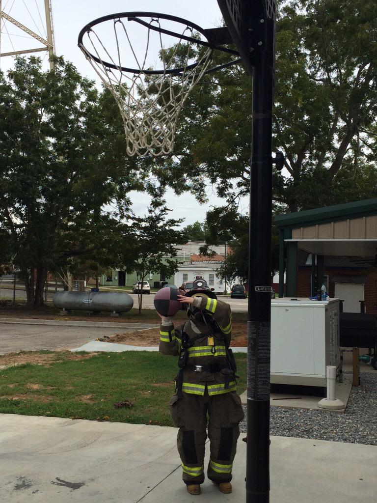 JoshJordan88's tweet photo. Making PT fun. Full PPE basketball. @aprildlogan @clarendonfire #TrainingDayEveryday http://t.co/9Ge7NIG1v3