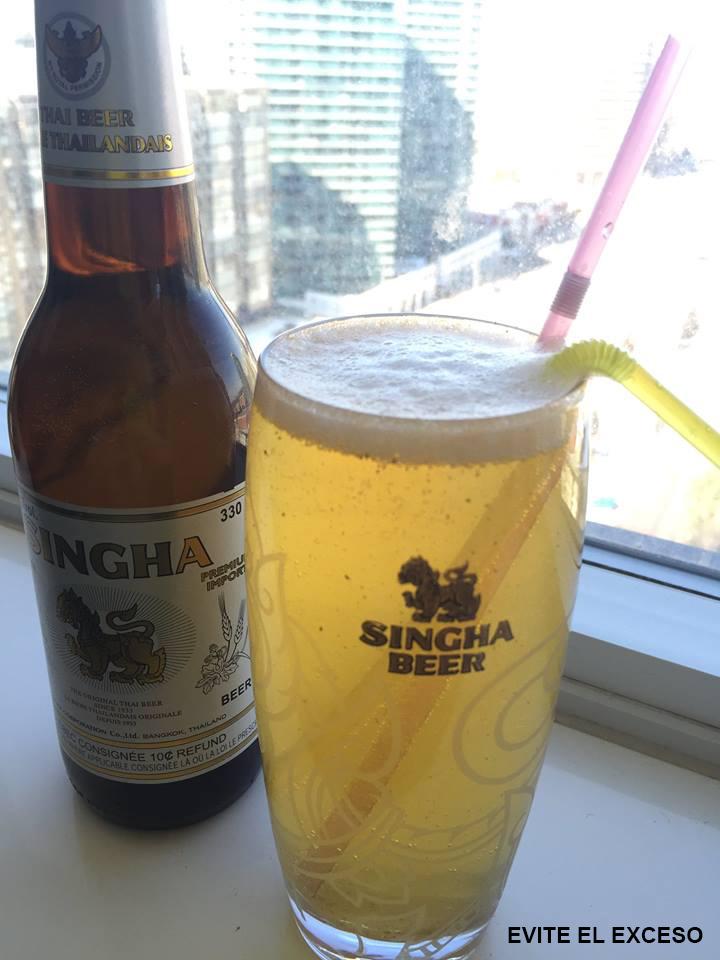 SakeClubMx's tweet photo. Singha Coctail
Mezcla 2 oz de vodka, 1 pizca de sal 2 cucharadas de tabasco y 1 Singha http://t.co/RXpRDfPJXJ