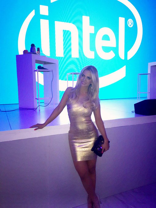 En el evento de Intel! #dress regalo de @elgalgojonas ❤️❤️ #ootd http://t.co/jkTucubGVu