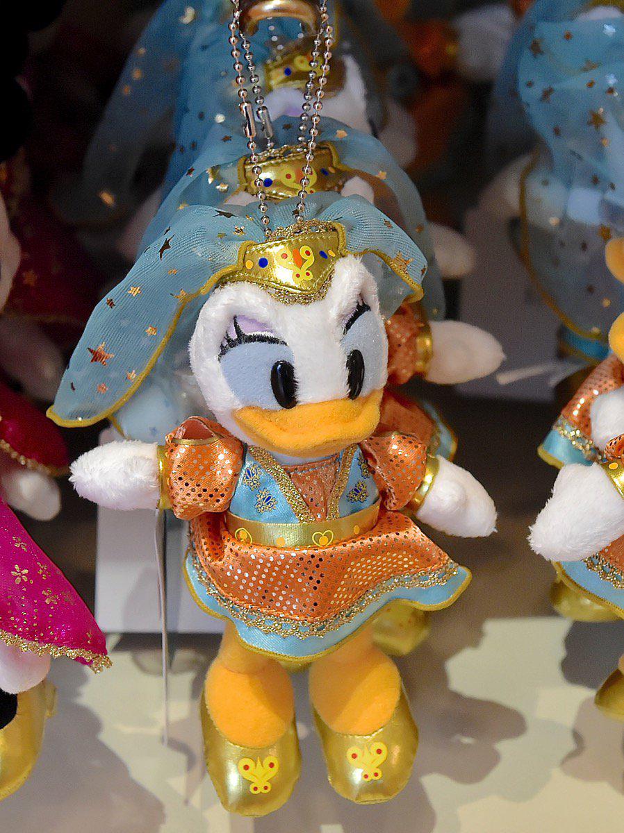 Mezzomikiのディズニーブログ ディズニーシー14周年グッズ デイジーぬいぐるみバッジ バンダナ完売 再販ありません Http T Co Zqp5buahgz Http T Co I1wezspqua