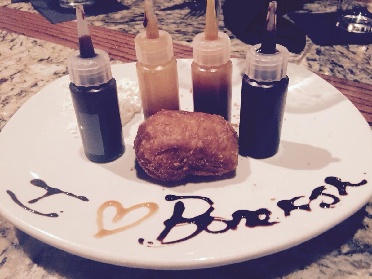 markcurtismedia's tweet photo. Doughnuts!!! To end a wonderfully Yelp Elite Party #bonefishgrill @yelppvd #incredibleis @AllieCurtisRI http://t.co/orXVUx5O07