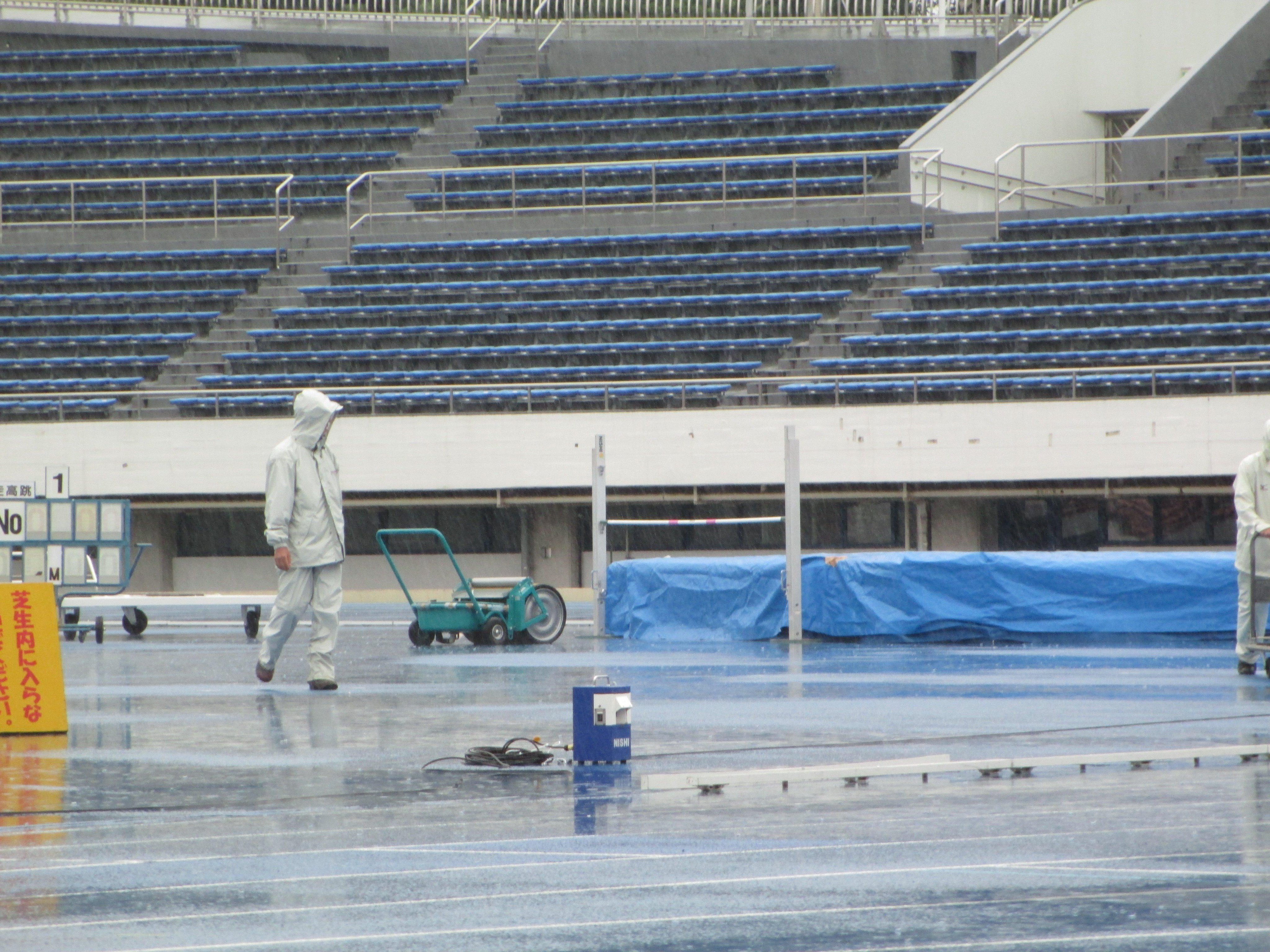 駒沢オリンピック公園総合運動場 25日 金 雨の駒沢陸上競技場 本日の駒沢 公園の天気予報 一日雨 気温は17度から度 この天候の中 区主催の中学校陸上競技大会が開催されています 雨の中でも日頃の練習成果を発揮してください Http T Co N0opp3nwqo