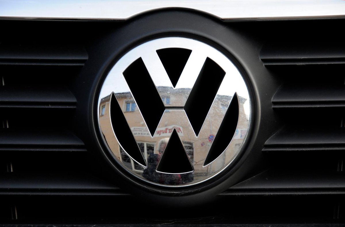 PedroFerriz's tweet photo. ¡#VWGate qué tsunami! @chacho_lml explica en #AcelerandoAFondo presentado por @MazdaOficial http://t.co/l2WH4ywBzQ http://t.co/jwJ21GluRP
