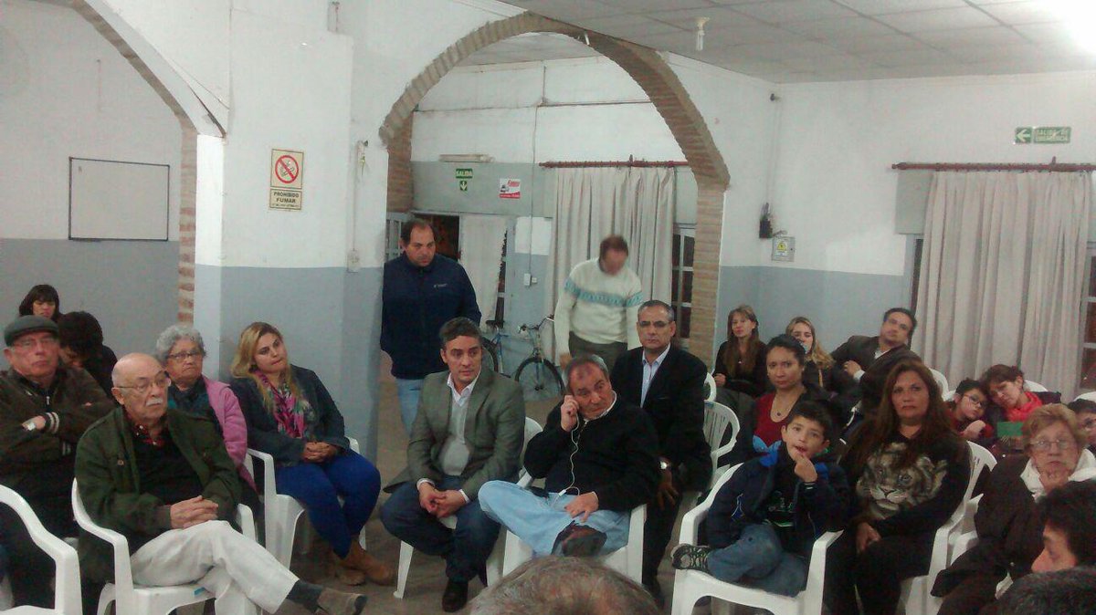 JRCbaCapital's tweet photo. Reunión de Comité Campaña para el 25 #Cambiemos #Sec13 @mauriciomacri presidente @marioraulnegri @olgamariarista http://t.co/4NYd82tbky