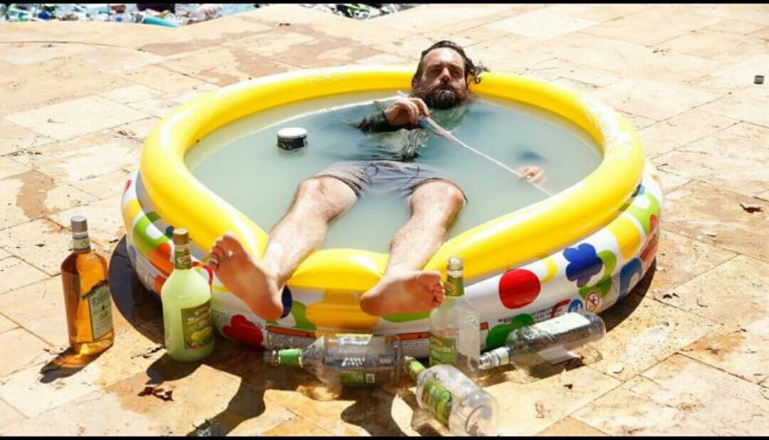 khaleesi_1's tweet image. #IAvoidConflictBy floating in my #MargaritaPool while playing #TheHashTagGame 
;)