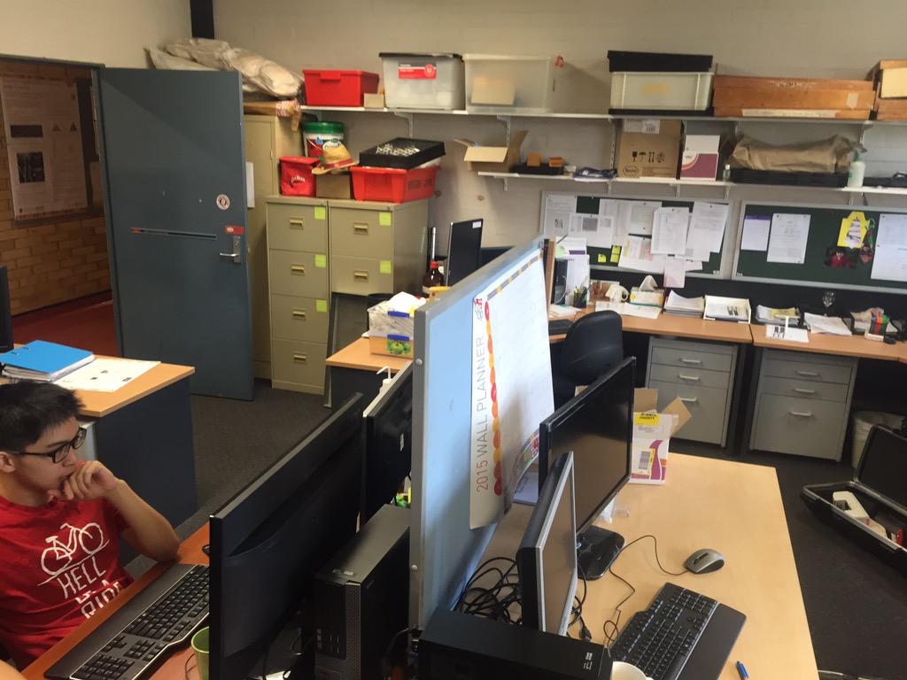 HannahMRobin's tweet photo. Office almost empty with most of #hickeylab showcasing research @ IWC! Come back @HickeyLab it's getting lonely!! http://t.co/47EaaLexDF