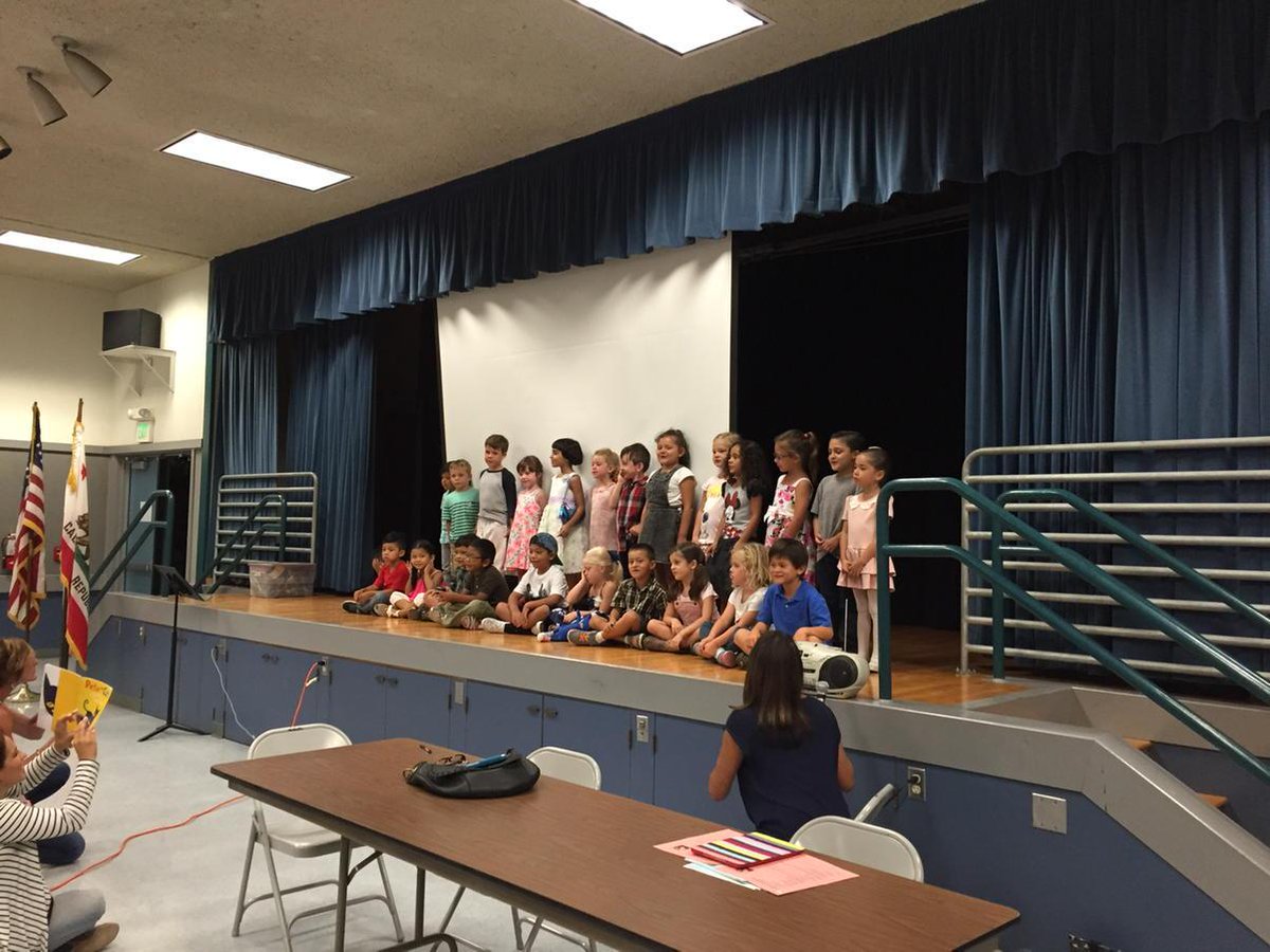 AaronAperalta's tweet photo. Presenting our newest Voyagers…Victoria's Kinder class performing at first PTA mtg. Go Voyagers!! http://t.co/ggIXUdYs8b