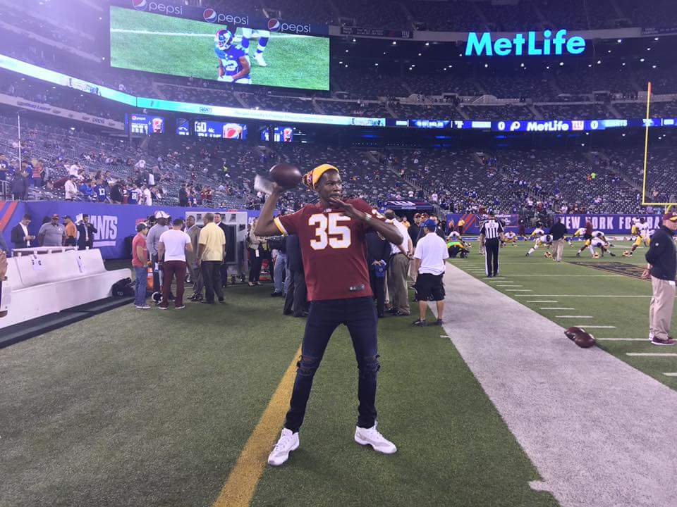 breakdownsport's tweet photo. KD in Redskins gear tonight Hmmm #WizardsThunderWhoWins @NBAFCPRadio @nbadt29 @pmyers_nbafcp @BreakdownEl @sofoellc http://t.co/qtEjhPmnva